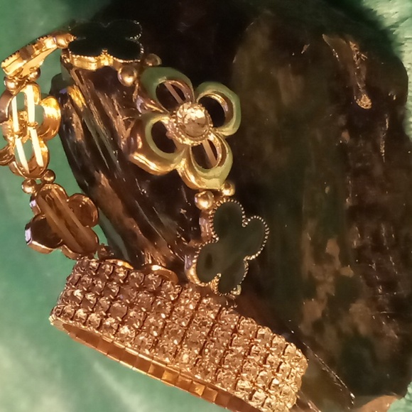 2 expandable bracelets like new - Picture 2 of 4